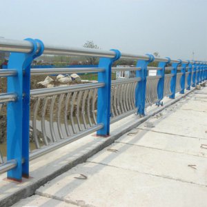 桥梁复合管护栏