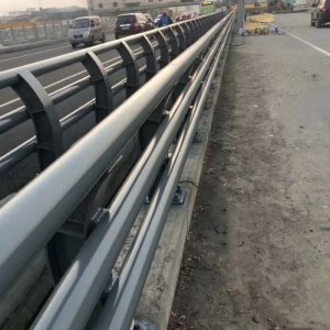 亚光不锈钢道路防撞护栏
