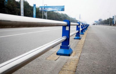 道路镜光不锈钢复合管护栏 0.6m 蓝色