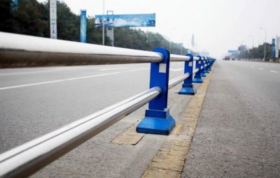 道路镜光不锈钢复合管护栏 0.6m 蓝色