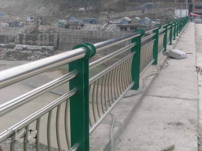 桥梁不锈钢复合管护栏 1050*50mm 绿色